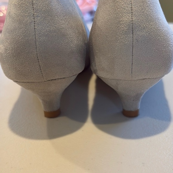 Journee Collection- Sabree suede pointed toe  Gray Ruffle kitten heels. Size 11 - Picture 7 of 12